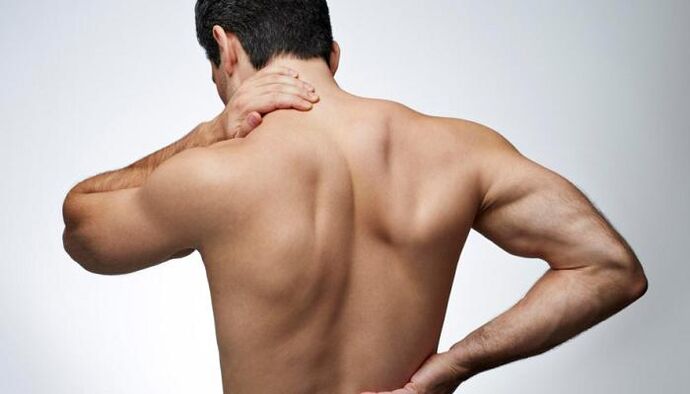 Интервертебралната хернија се манифестира како болки во грбот и придонесува за влошување на потенцијата